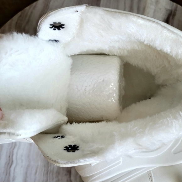 White Vegan Leather Faux Fur Lined Evolutions High-Top Sneakers 7.5 - Picture 8 of 13